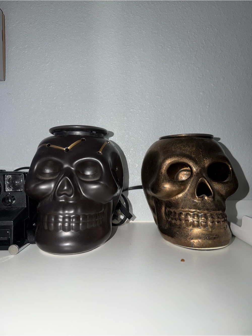 Decorative Skull Wax Melt Warmers – Black and Bronze